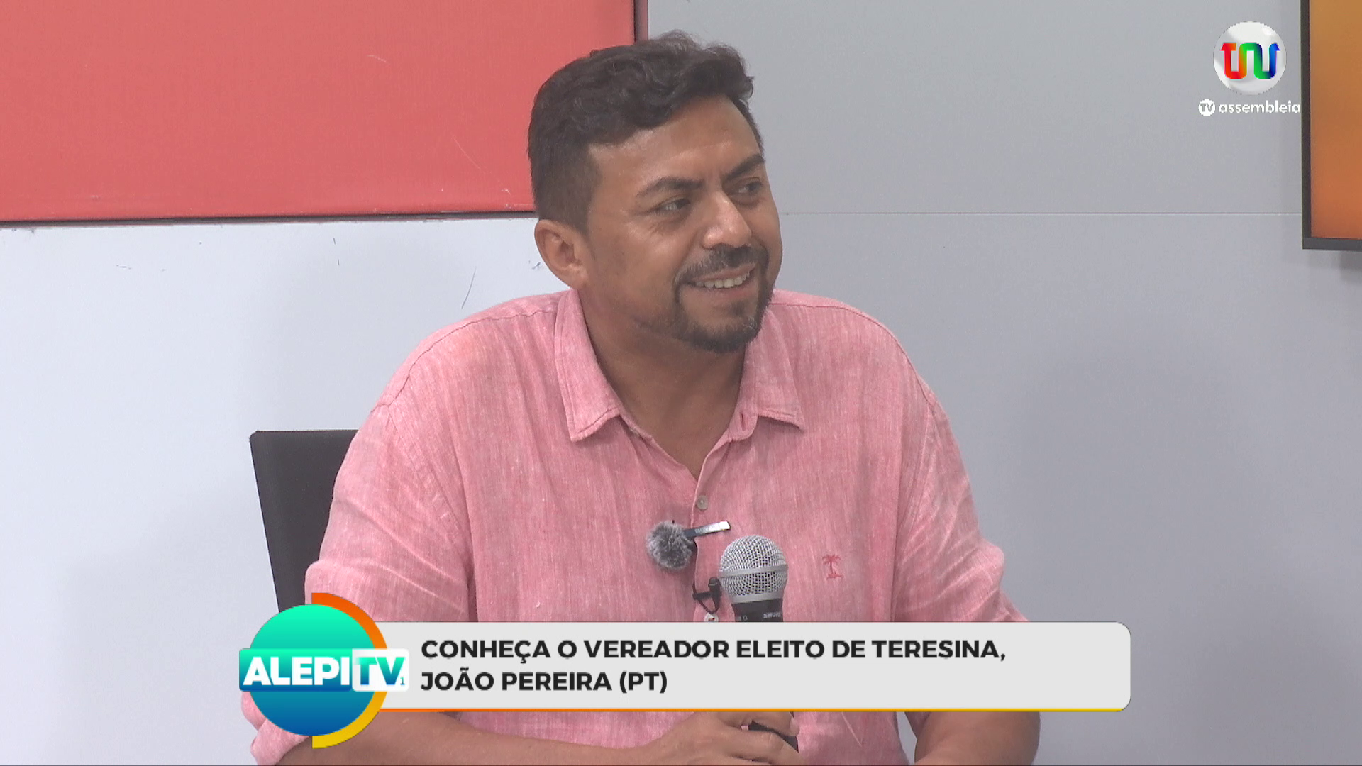 O vereador eleito João Pereira é entrevistado no Alepi TV 1