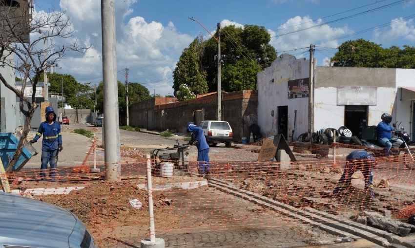 Obra de drenagem na Zequinha Freire será concluída na segunda