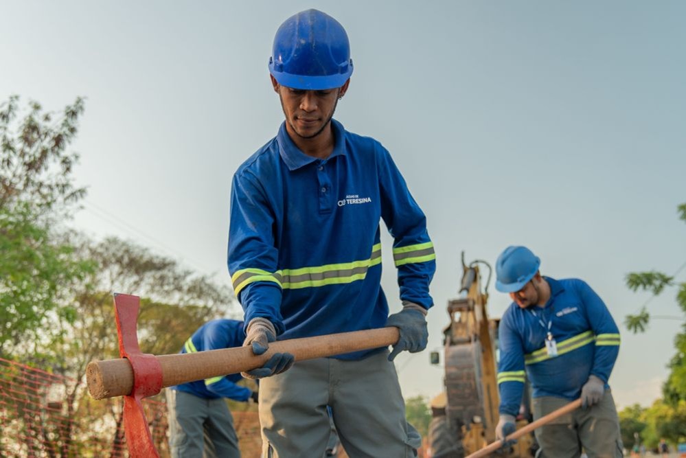 Obras da Águas de Teresina avançam rumo à Avenida Nações Unidas