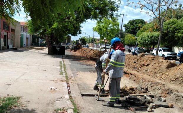 Obras de esgotamento avançam e novo trecho será interditado na avenida Centenário