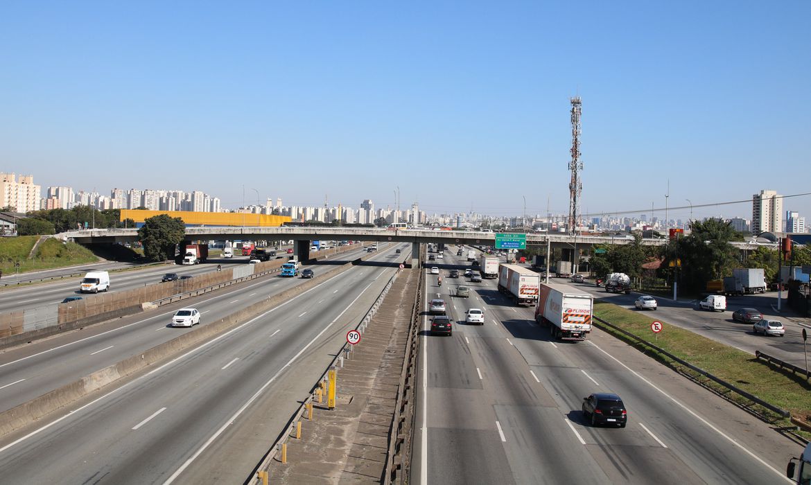 PAC prevê mais de 300 obras em rodovias e ferrovias