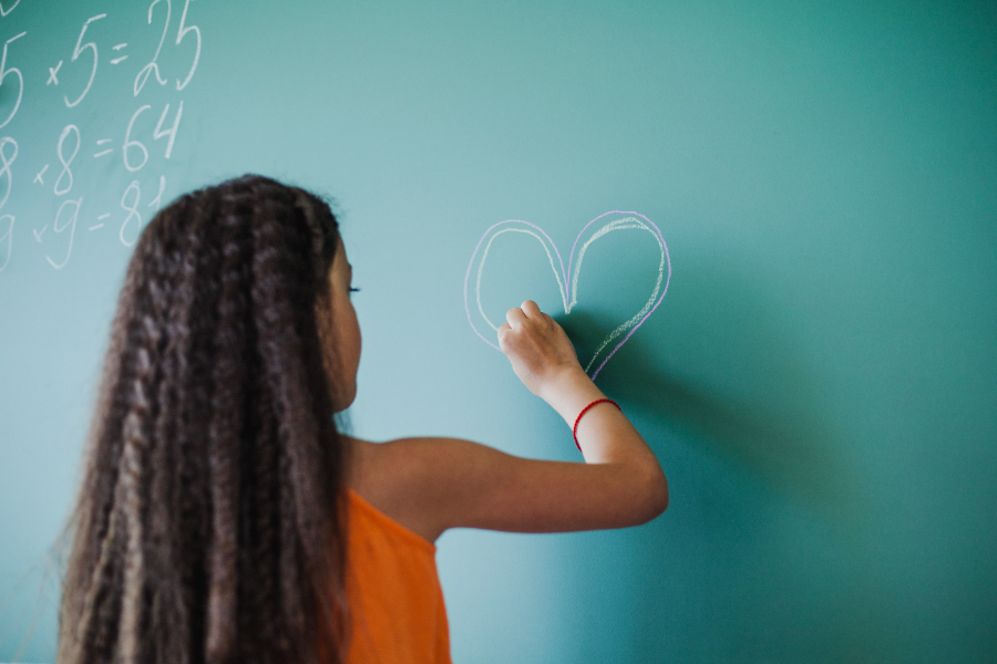 Pesquisador alerta para ação de grupos de ódio contra escolas