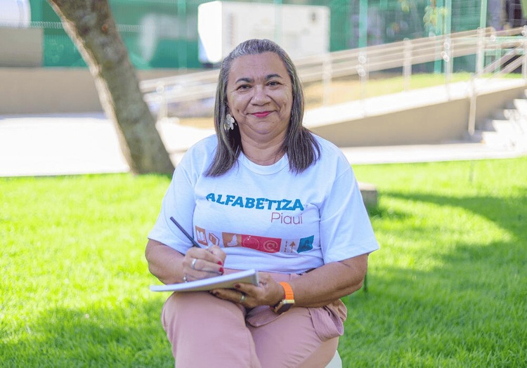 Piauí quer alfabetizar 100 mil jovens e adultos até 2026