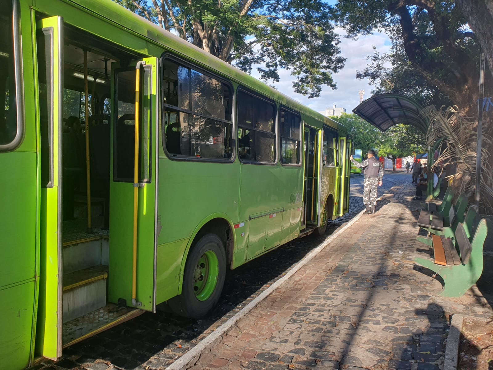 PM intensifica policiamento em paradas de ônibus