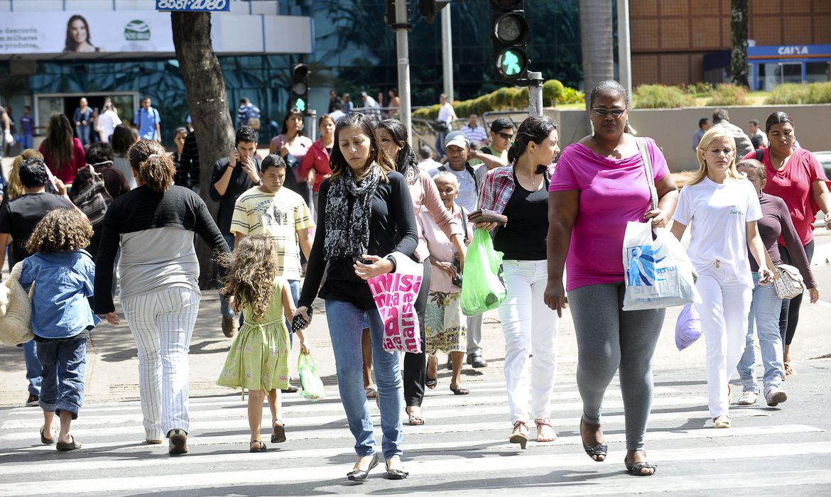 População com mais de 65 anos sobe para 10,5% em 2022