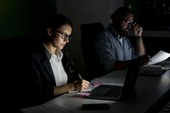 Por que trabalhadores noturnos desenvolvem mais problemas de saúde