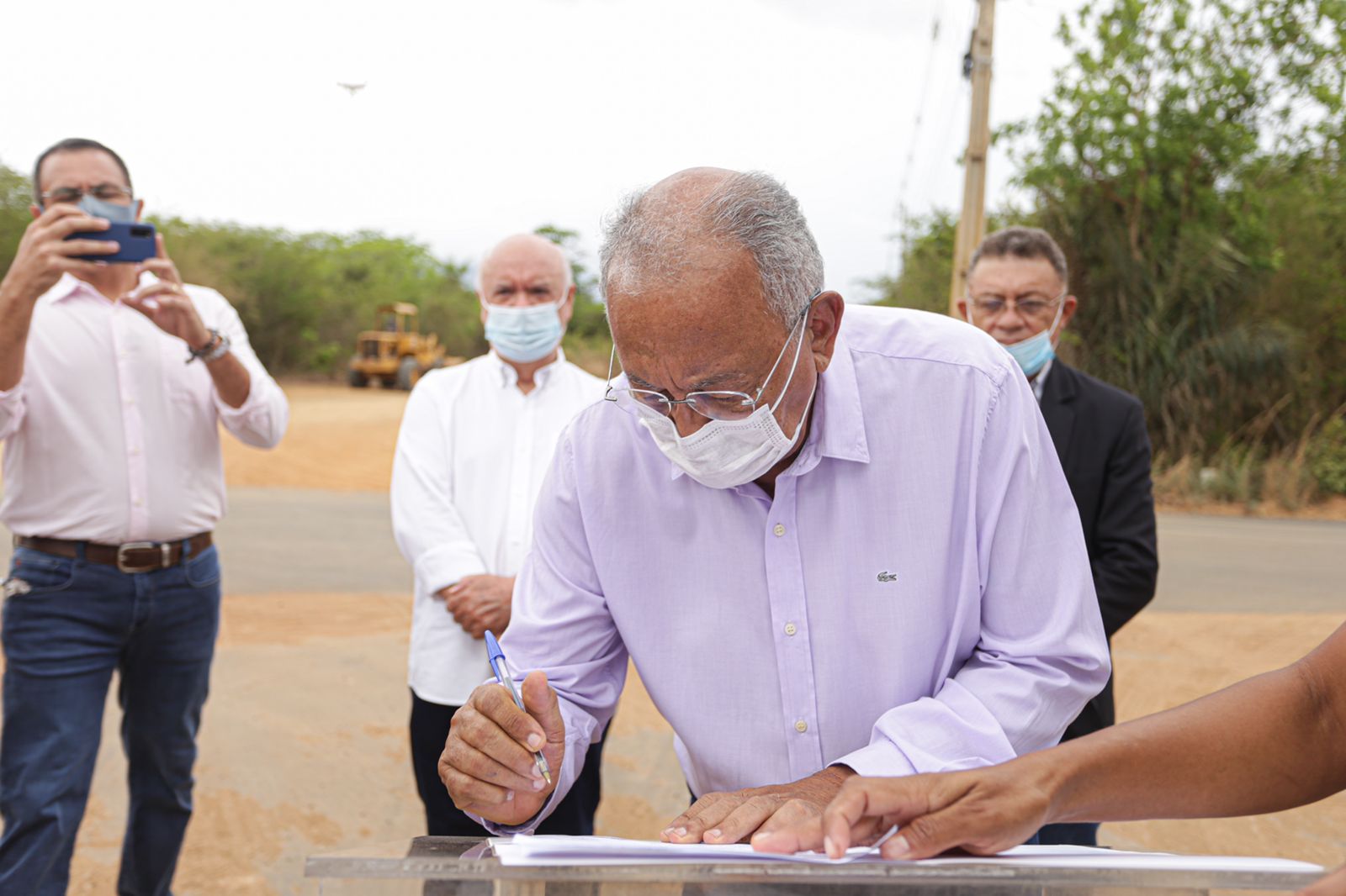 Prefeito de Teresina assina ordem de serviço para a pavimentação de 13 vias do Polo Empresarial Sul