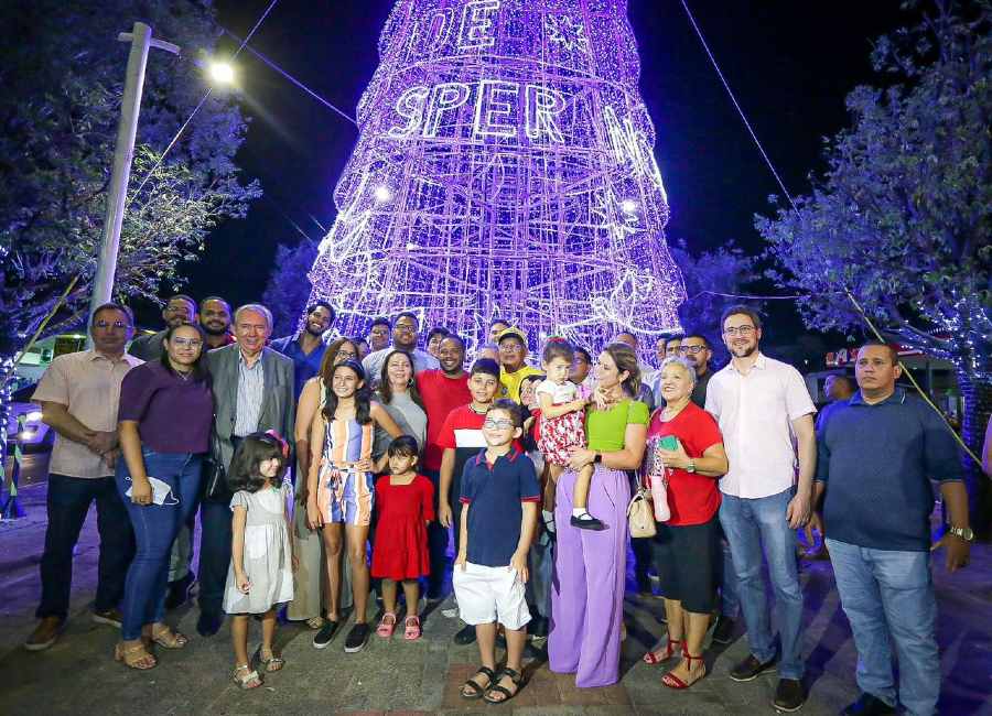 Prefeitura entrega decoração natalina em vários pontos de Teresina