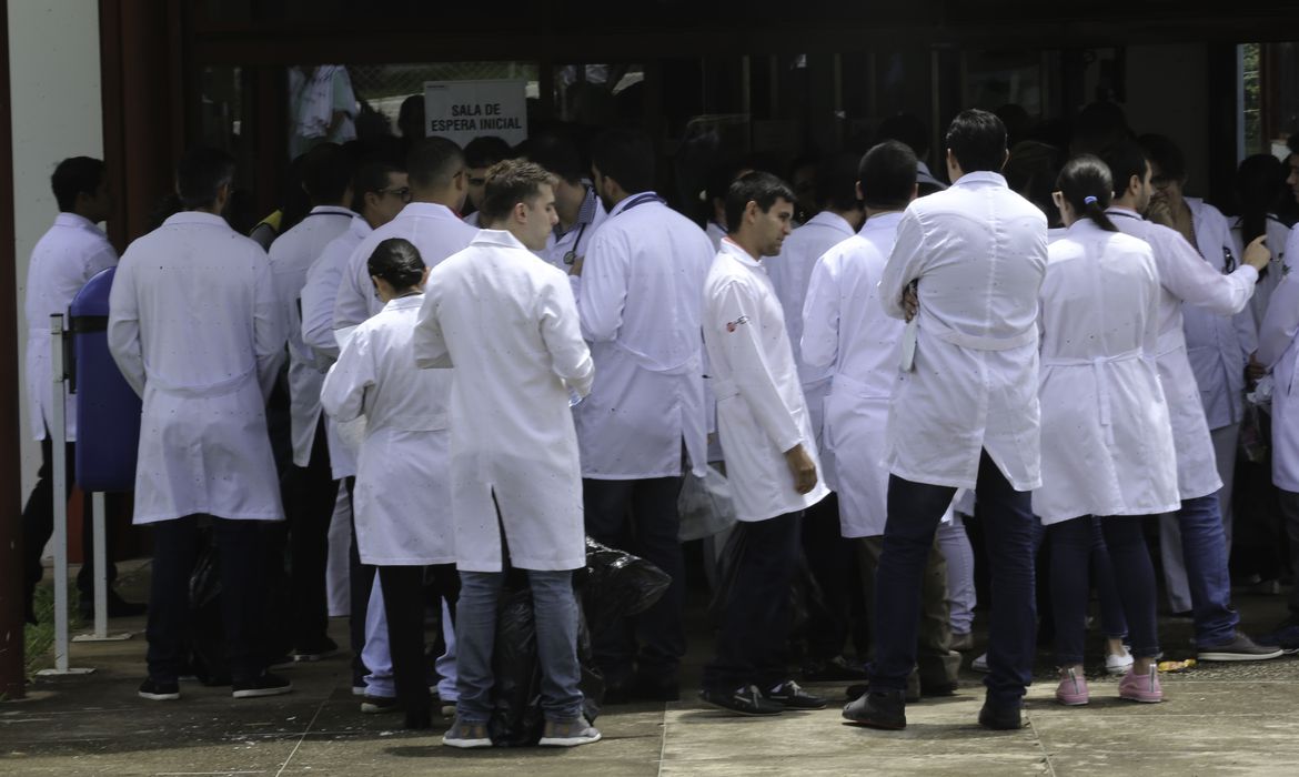 Encerrada proibição para novos cursos de medicina