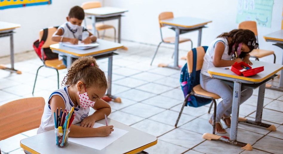 Projeto Giga quer levar internet para mais escolas no Brasil