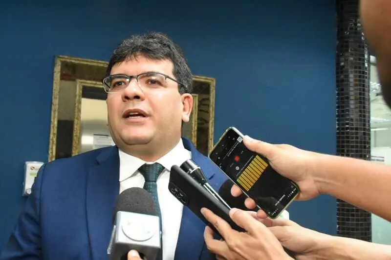 Rafael Fonteles desembarca na Índia e inicia agenda de encontros