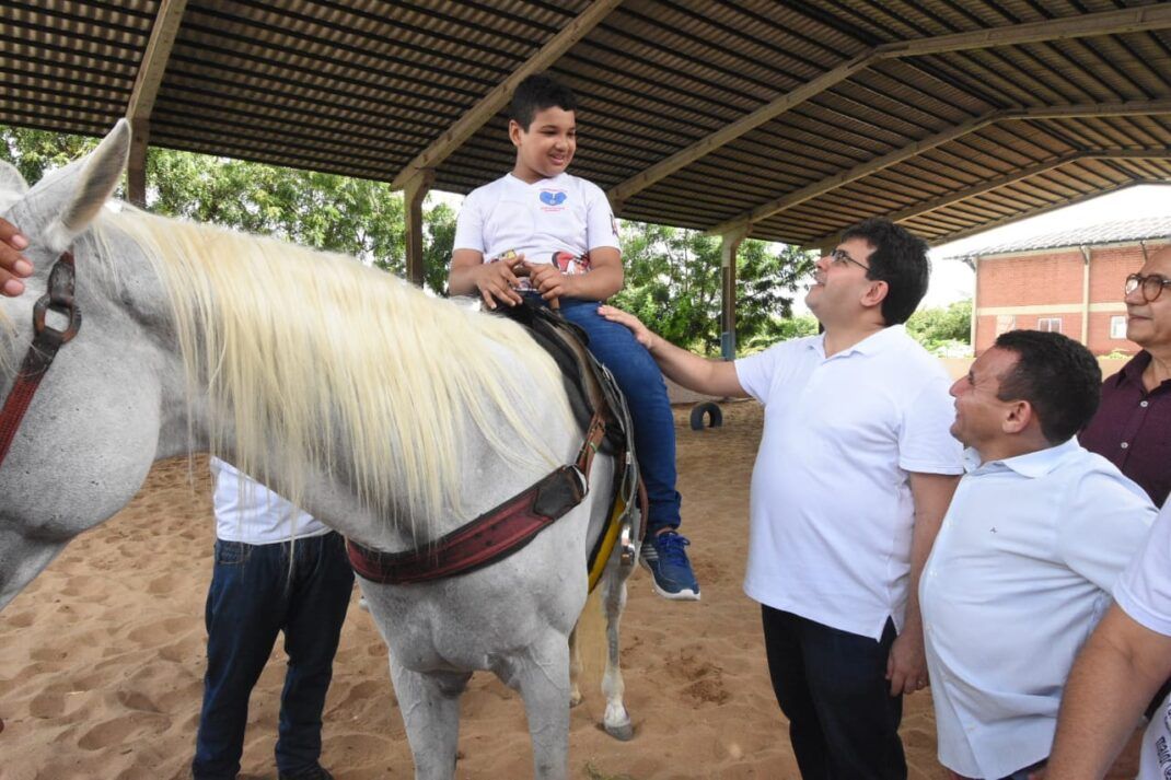 Rafael inaugura Centro de Equoterapia e Ponte do Tabuleiro