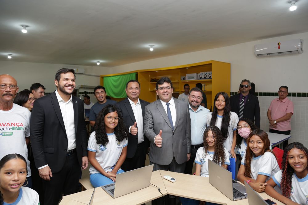 Rafael inaugura reforma, ampliação e modernização de escola