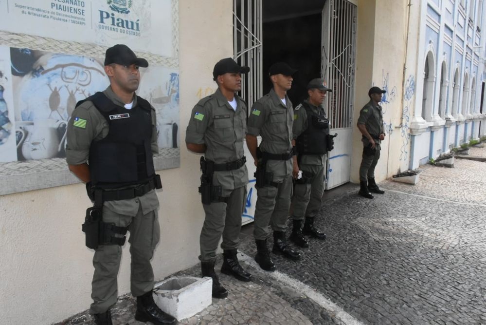 Reforço policial tranquiliza comerciantes e clientes