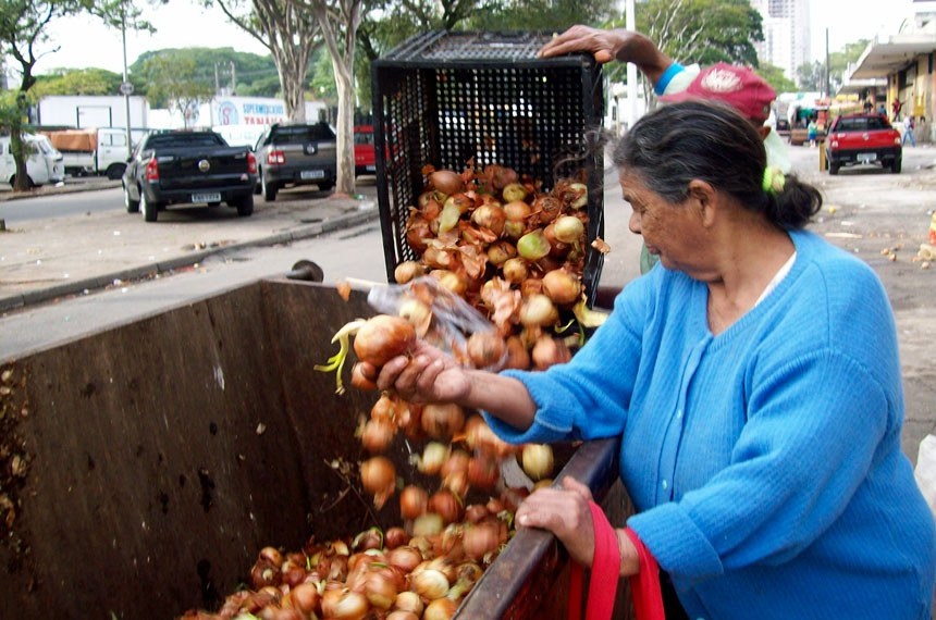 Reforma tributária barateia comida saudável e ajuda luta contra fome