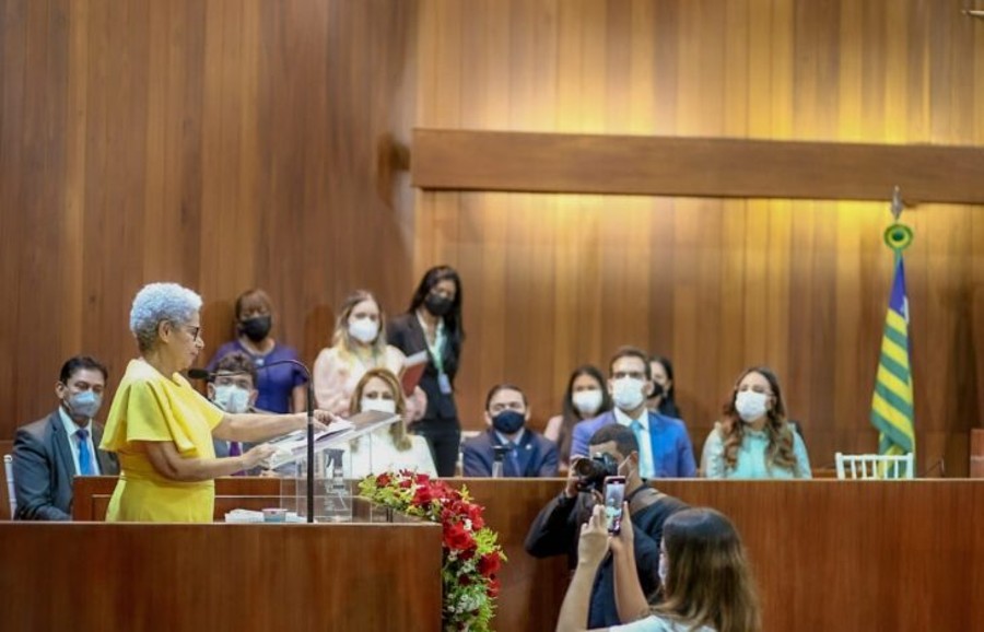 Regina Sousa toma posse como governadora do Piauí