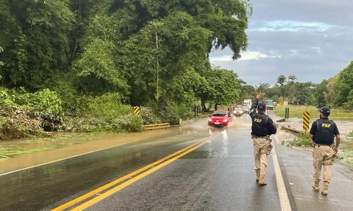 Risco de acidente em rodovias federais sob gestão pública é maior