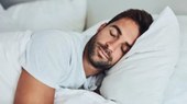 Saiba qual a melhor posição para dormir, segundo a ciência