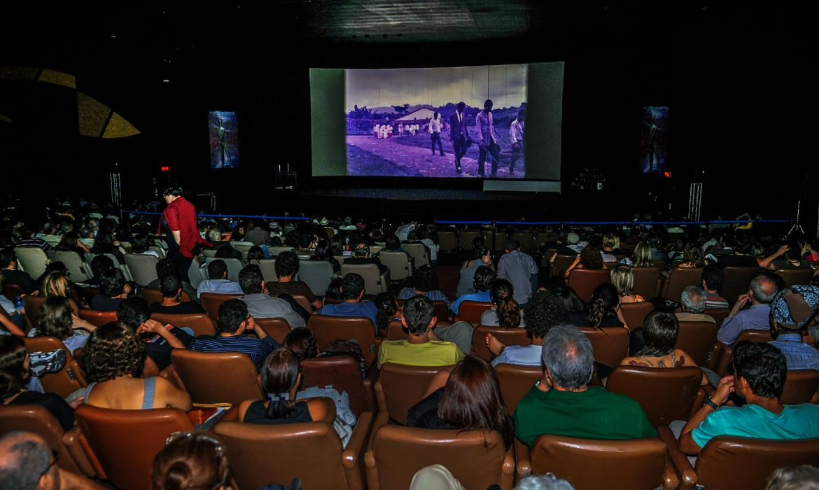 Sancionadas leis de cota no cinema e na TV paga