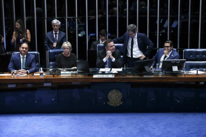 Senado aprova projeto do governo que zera fila do INSS