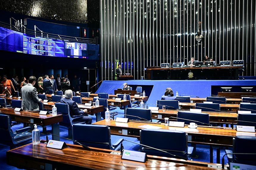 Senado aprova regras para mais transparência e controle social no ensino