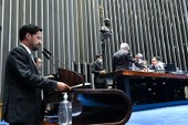 Senado aprova repasse de precatórios do Fundeb para pagamento de professores