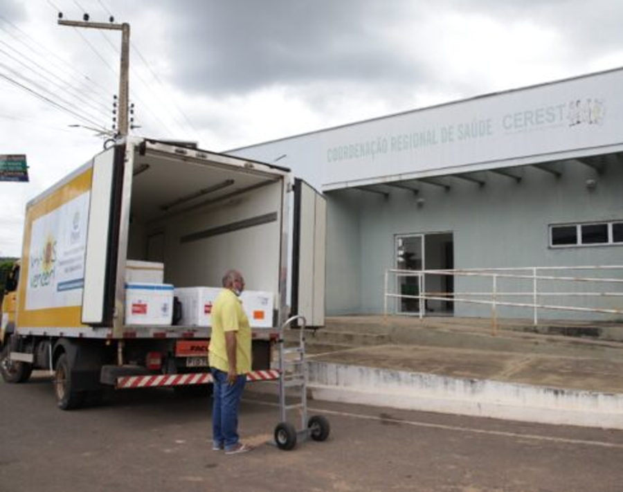 Sesapi abastece municípios com vacinas contra a Covid-19