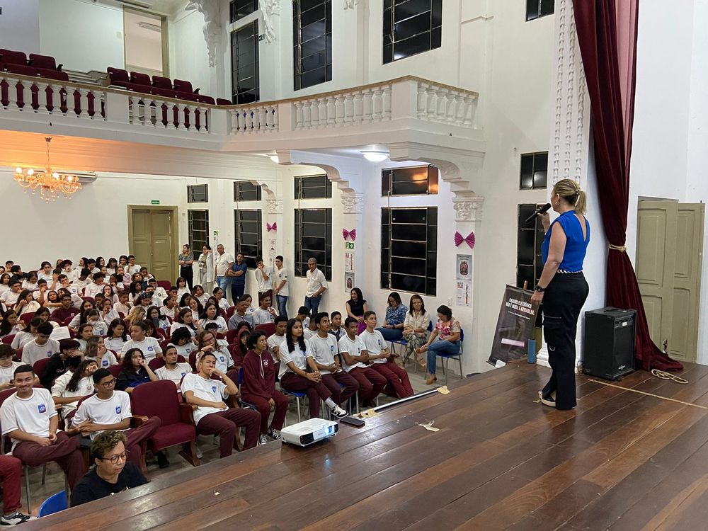 Sesapi realiza roda de conversa sobre os riscos do tabagismo com alunos do Liceu Piauiense