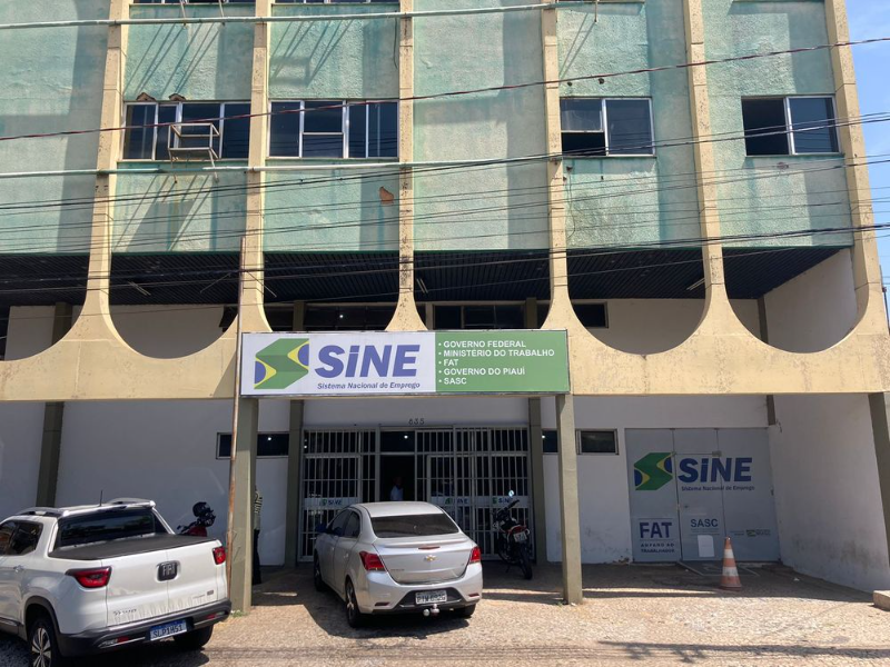 Sine disponibiliza 124 vagas de emprego