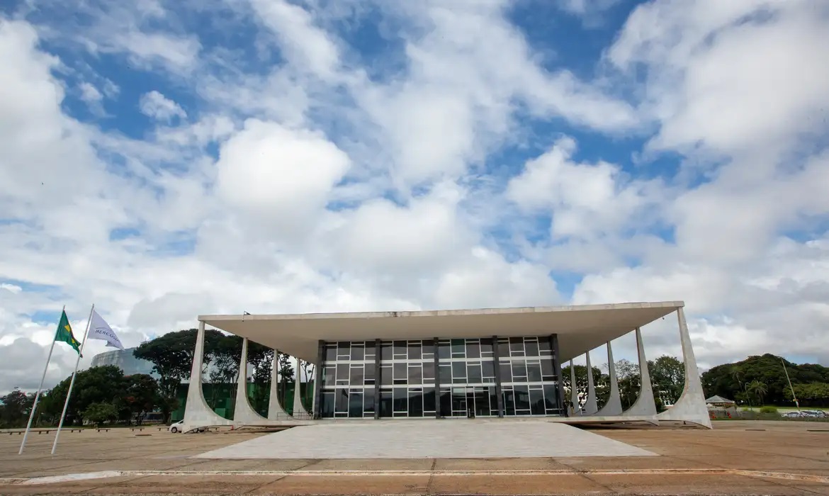 STF: é preciso apresentar motivo para demitir funcionário público