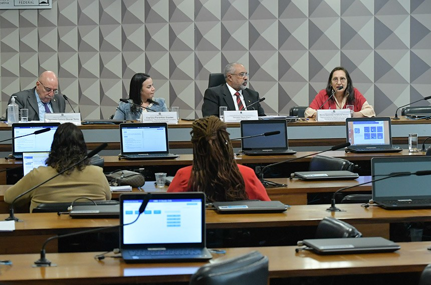 Suicídio de crianças e adolescentes precisa ser discutido, aponta debate no Senado