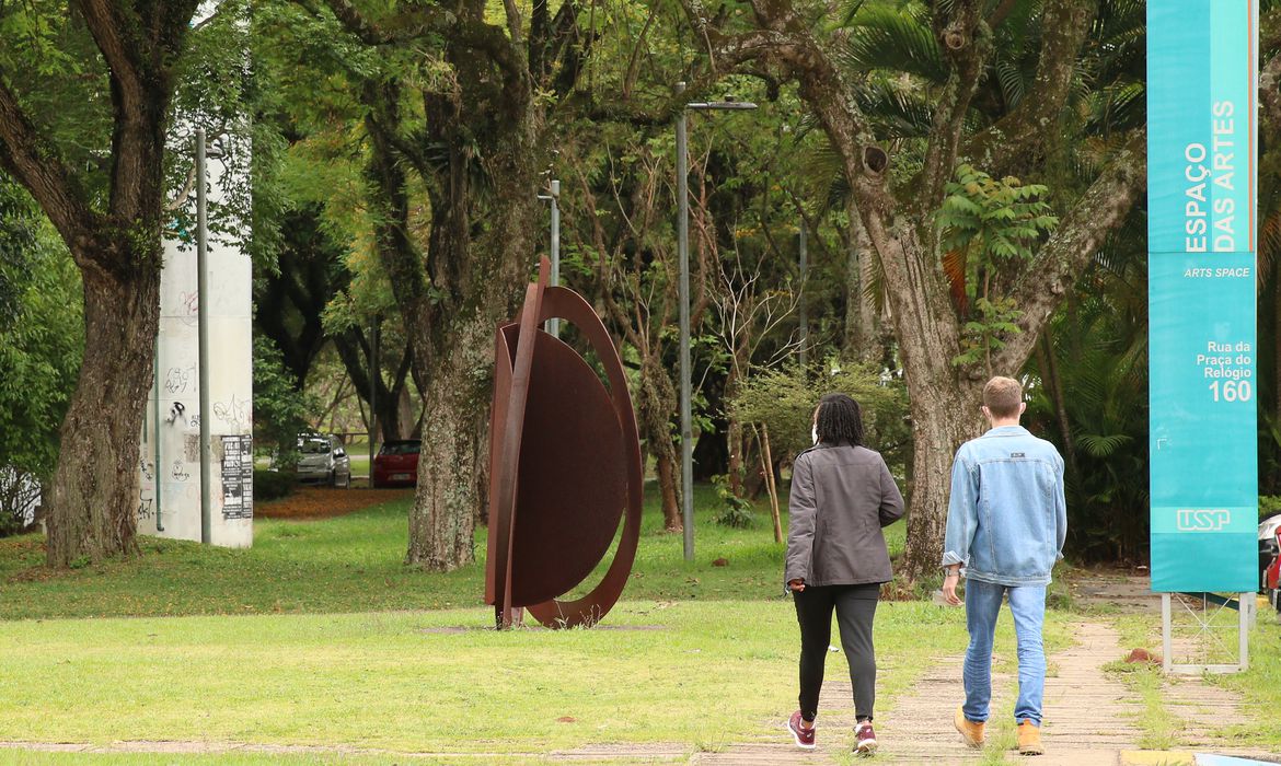 USP anuncia bolsas de pós-doutorado a pesquisadores negros