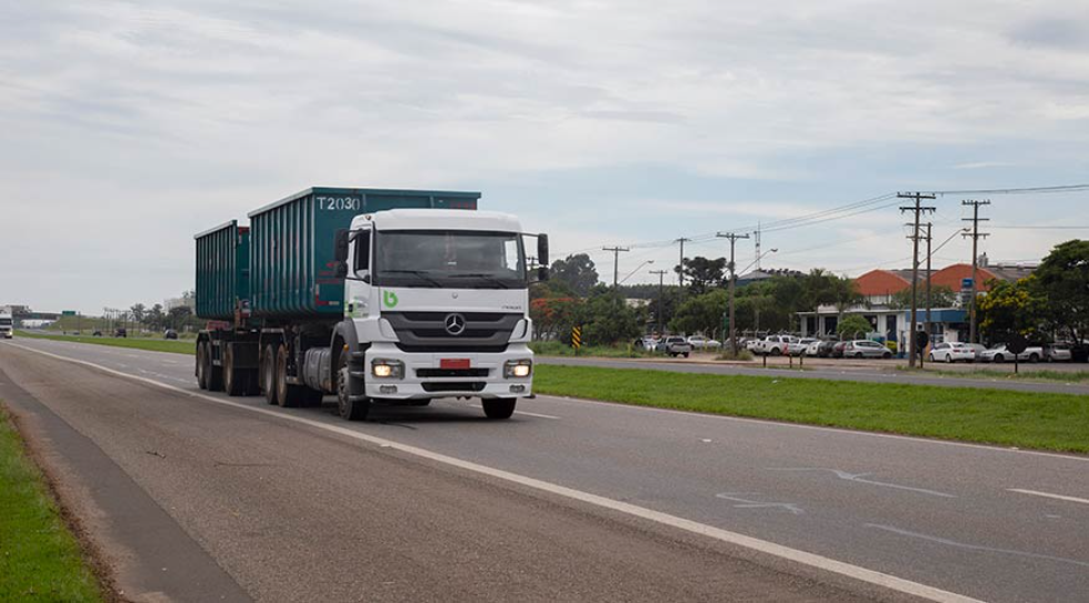 Volume de serviços recua 1,6% por queda nos transportes