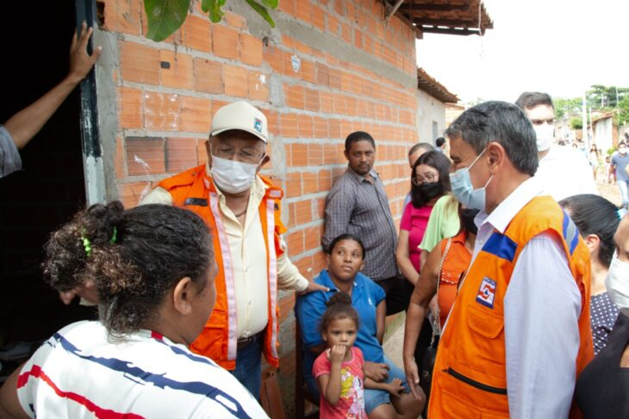 Wellington Dias e Dr. Pessoa visitam áreas afetadas por enchentes na zona Norte de Teresina